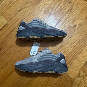 Yeezy Boost 700 V2 Tephra